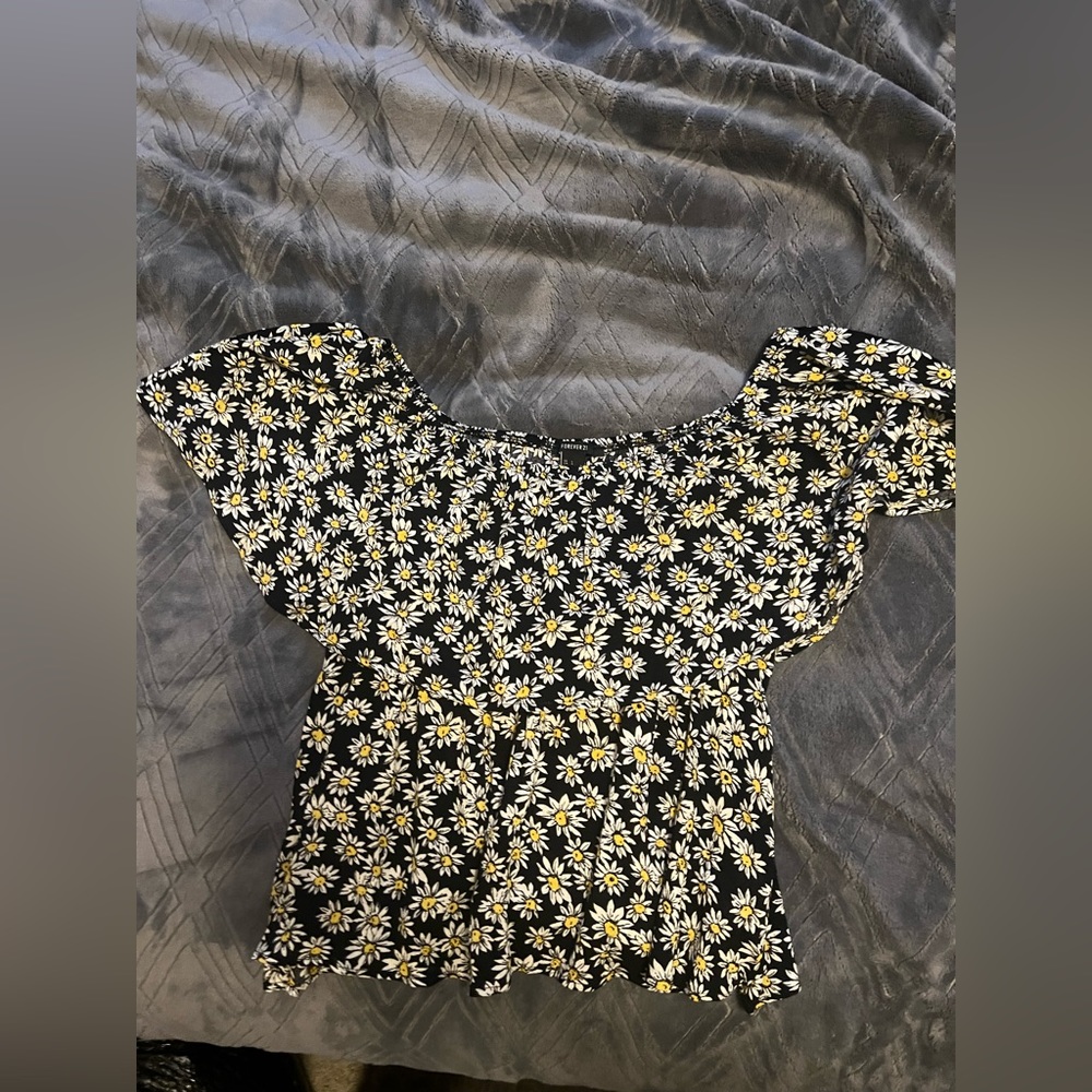 Forever 21 Daisy Top Size L